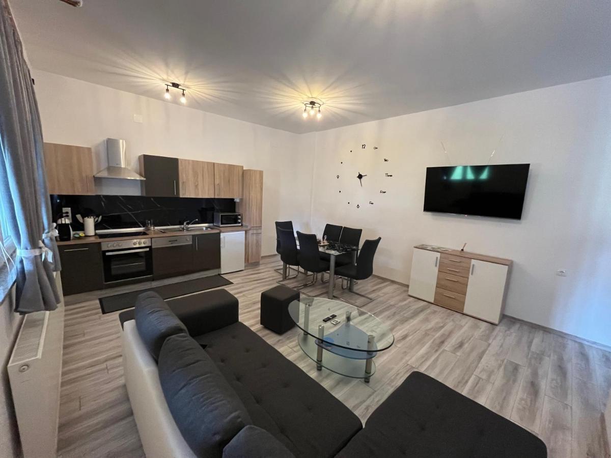Apartment Tilia Otočac Exteriör bild